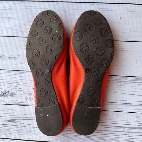 Tory Burch Ballet Flats Orange Leather Gold Logo Luxury Designer Preppy Size 9M - Picture 5 of 6